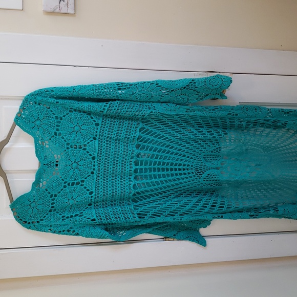 Pyramid Collection Crochet All Day High Low Tunic with Bell Sleeves - Picture 10 of 16